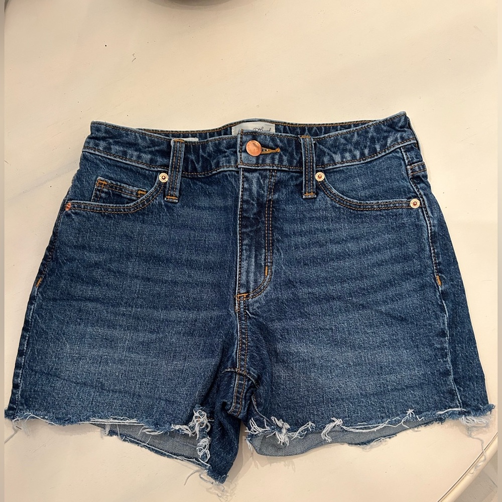 Universal Thread Women’s Vintage Midi Jean Shorts; size 0